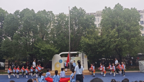 “红润童心”升旗礼   厚植幼儿爱国情