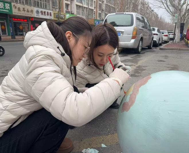 青春绘彩石 志愿暖家园 