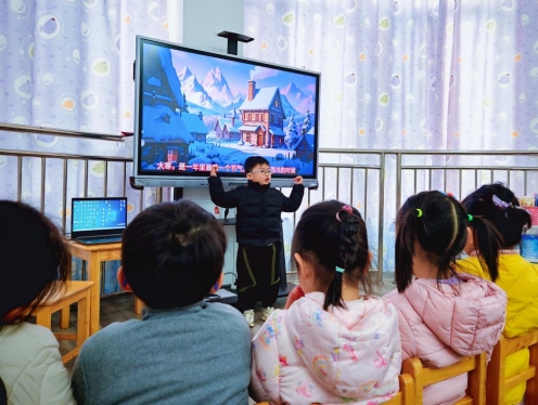 寒冬日暖童趣浓