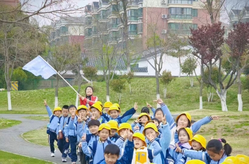 邂逅春光  快乐同行