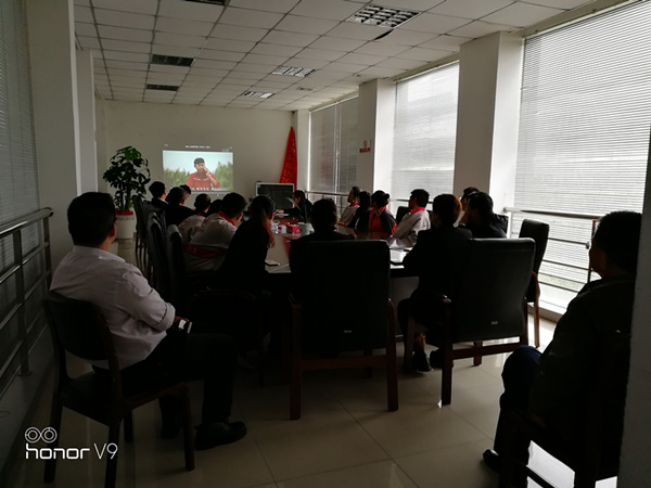 2018-5-11下午组织全体员观看廉洁从业教育片_副本.jpg